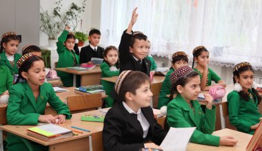 Ashgabad, Türkmenistan - 4 Kasım 2014. Öğrencilerin grup 
