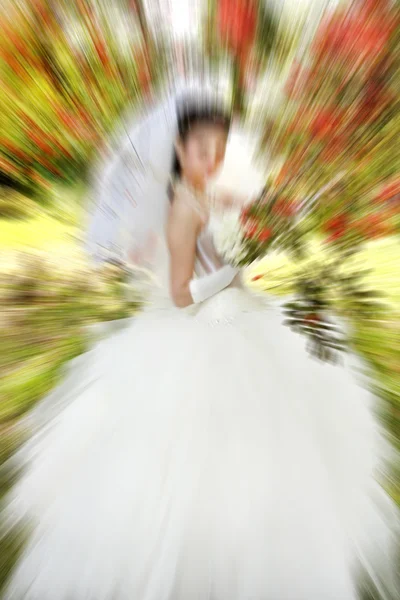 Bruiloft. Radiale zoom blur effect defocusing filter is toegepast, wit — Stockfoto