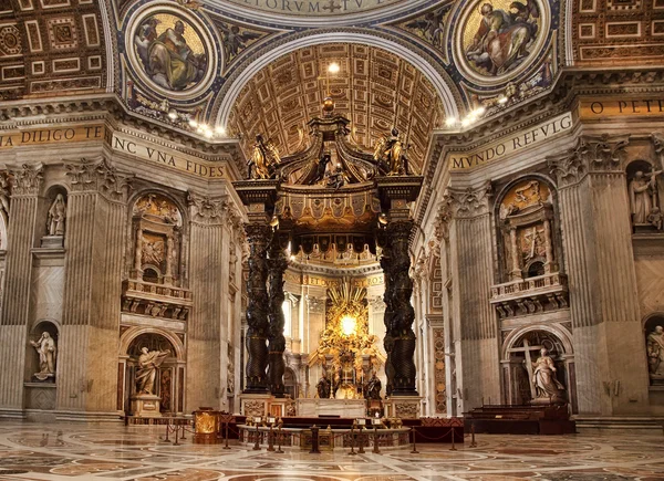 Rome, İtalya - 10 Nisan 2016: İç St. Peter Bazilikası. — Stok fotoğraf