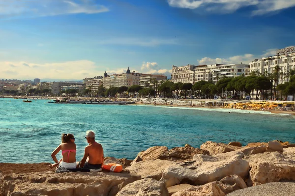 Cannes, Frankrijk - 5 juli 2015: Het strand in Cannes. Cannes loca — Stockfoto