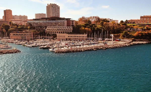 Gamla hamnen (Vieux-Port). Marseille är Frankrikes största stad på den — Stockfoto