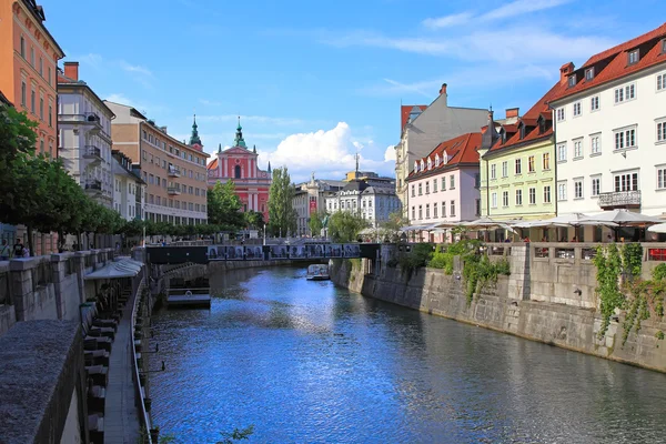 Ljubljana, Slovenya - Temmuz 2014 yaklaşık: eski şehir set LJ — Stok fotoğraf