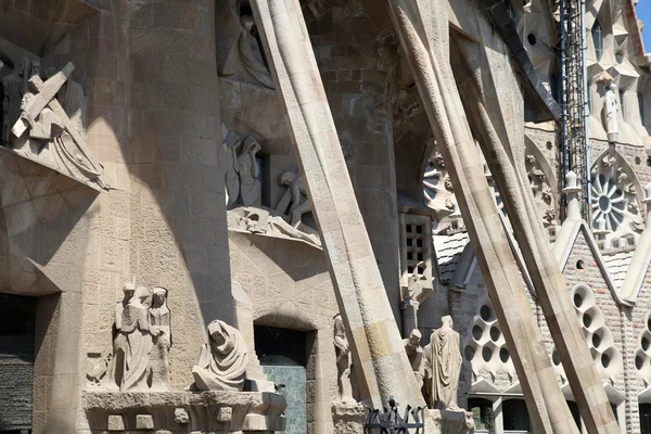 BARCELONA, SPAGNA - 8 LUGLIO: La Sagrada Familia - Cattedrale de — Foto Stock