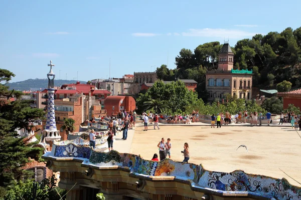 BARCELONA, ESPANHA - 8 DE JULHO: O famoso Park Guell em 8 de julho de 2014 — Fotografia de Stock