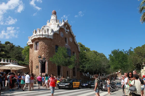 Barcelona, Spanyolország - július 8-án: a híres park Güell 2014. július 8. — Stock Fotó