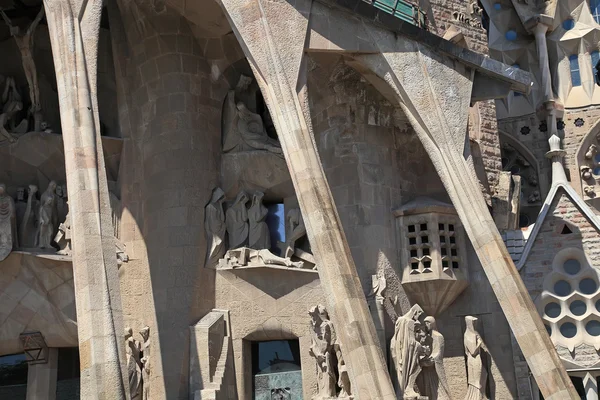 BARCELONA, SPAGNA - 8 LUGLIO: La Sagrada Familia - Cattedrale de — Foto Stock