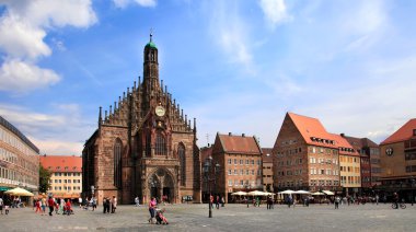 Nürnberg, Almanya - 13 Temmuz 2014: Frauenkirche (kilise La