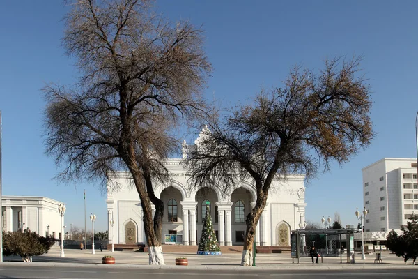 Ashgabat, turkmenistan - ca. Dezember 2014: Weihnachtsbaum in — Stockfoto