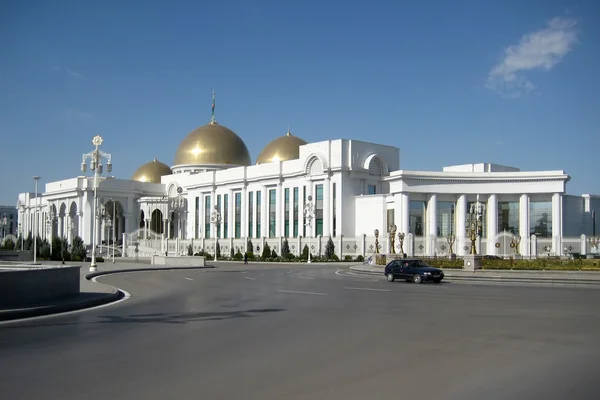 Ashgabat, turkmenistan - ca. Oktober 2014: allgemeine Ansichten zu th — Stockfoto