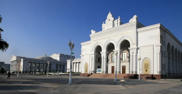 Ашхабад, Туркменистан - 15 октября 2014 года: Архитектура Ашги — стоковое фото