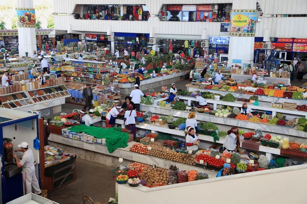 Ashgabad, Turcomenistão - 10 de outubro de 2014. Mercado de agricultores "Russk — Fotografia de Stock