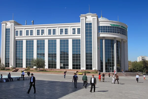 Asjchabad, Turkmenistan - 15 oktober 2014. Shopping center "Ashg — Stockfoto