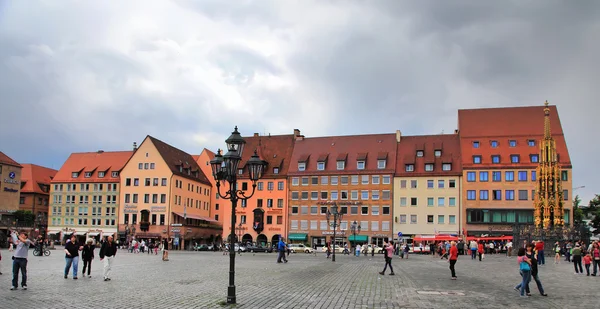 Nürnberg, Almanya - 13 Temmuz 2014: Hauptmarkt, merkezi kare — Stok fotoğraf