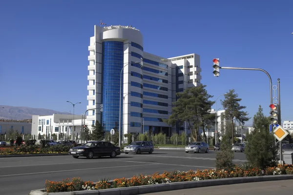 土库曼斯坦阿什哈巴-2014 年 10 月 23 日。新的医疗中心 — 图库照片