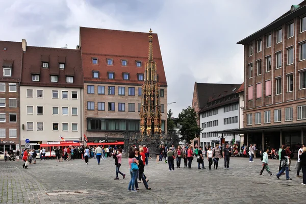 NURNBERG, GERMANIA - 13 IULIE 2014: Hauptmarkt, piața centrală din Nürnberg, Bavaria , — Fotografie, imagine de stoc