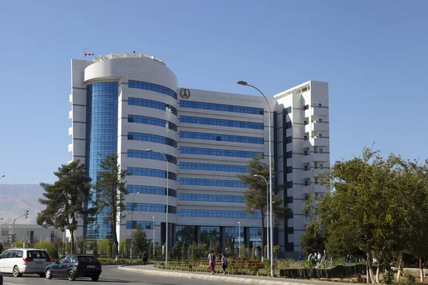 土库曼斯坦阿什哈巴-2014 年 10 月 23 日。新的医疗中心 — 图库照片