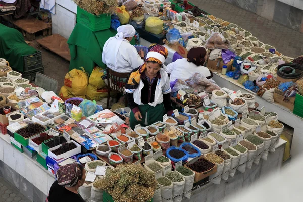 Ashgabad, Turkmenistán - 10 de octubre de 2014. Mercado de agricultores "Russk — Foto de Stock