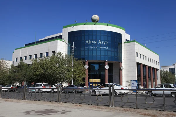 Ашхабад, Туркменистан - 15 октября 2014 года: Торговый центр "Алты" — стоковое фото