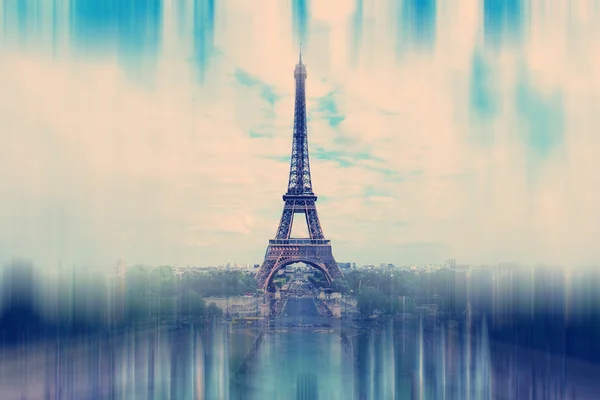 Fundo abstrato. Torre Eiffel em Paris - zoom blu radial — Fotografia de Stock