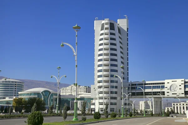 Ashgabat, Turcomenistão - 23 de outubro de 2014: Parte do complexo - Vila Olímpica (Ashgabat, 2017). 23 de outubro de 2014 . — Fotografia de Stock