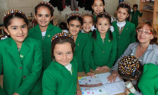 Ashgabad, Turkmenistan - November 4, 2014. Group of students wit — Stock Photo, Image