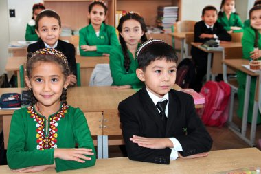 Ashgabad, Türkmenistan - 4 Kasım 2014. Öğrencilerin grup 