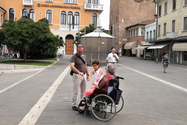 베니스, Mestre-6 월 29 일 2014: 장애인 할머니는 wheelcha에서 — 스톡 사진