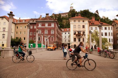 Ljubljana, Slovenya - 28 Haziran 2014: Kimliği belirsiz kişiler crossi