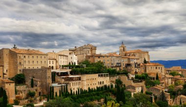 Gordes 'in ortaçağ tepe kasabası. Provence. Fransa.