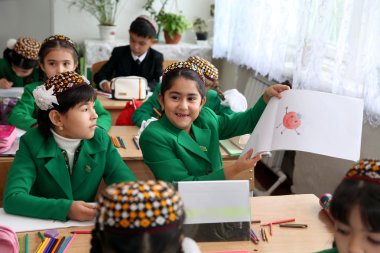Ashgabad, Türkmenistan - 4 Kasım 2014. Öğrencilerin grup 