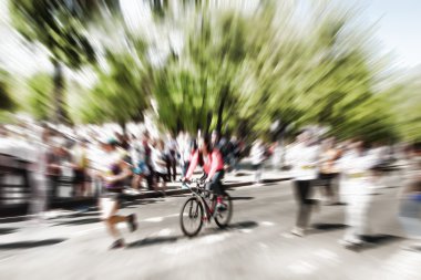 Arka plan. Uluslararası maraton koşucusu. Etkisi bulanıklık