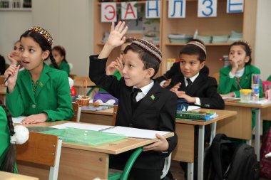 Ashgabad, Türkmenistan - 4 Kasım 2014. Öğrencilerin grup 