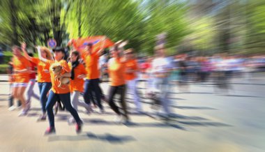Arka plan. Maraton devre dışı katılımı ile