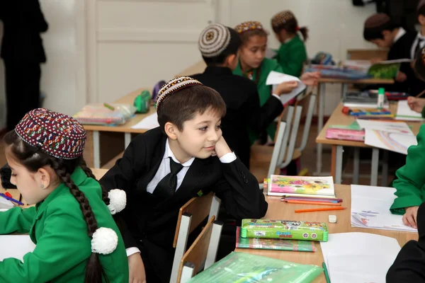 Achgabat, Turkménistan - 4 novembre 2014 Un groupe d "étudiants à — Photo