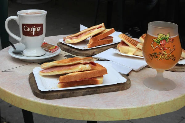 Sandwich tostado con queso derretido. Enfoque selectivo . —  Fotos de Stock