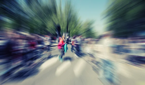 Abstracte achtergrond. Voetgangers lopen - spitsuur i. radiaal — Stockfoto