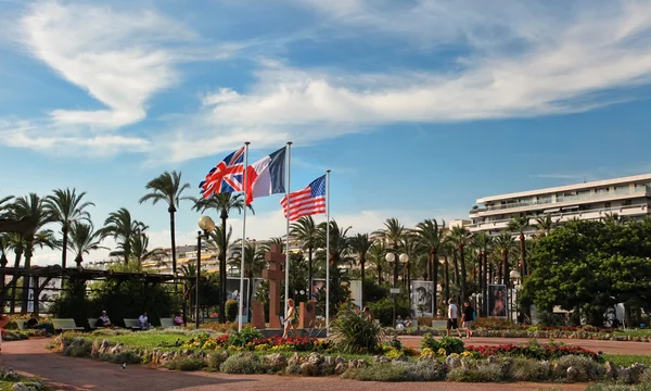 Cannes, Frankrike-5 juli 2014. Boulevard de La Croisette i Cannes City. Cannes ligger på franska rivieran. Staden är känd för sin film festival. — Stockfoto