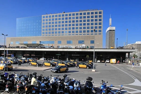 BARCELONA, ESPANHA - 8 de julho de 2014. Vista da estação Wailway Sants, na cidade de Barcelona, em 8 de julho de 2014. Sants é a principal estação ferroviária da cidade de Barcelona, Espanha . — Fotografia de Stock