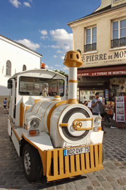 Paris, Fransa, 19 Ağustos 2014. Turistler için küçük tren durur ben