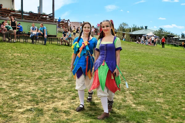 Vatra, Moldova. 28 Haziran 2015. Ortaçağ Festivali. Tarihi kulüpleri — Stok fotoğraf