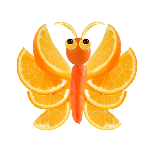 Concepto de comida creativa. Pequeña mariposa divertida hecha de frutas y — Foto de Stock