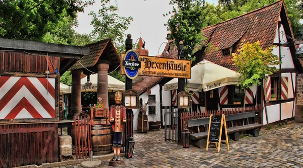 Nurnberg, deutschland - 13. juli 2014. blick auf ein kleines café in der stadt — Stockfoto