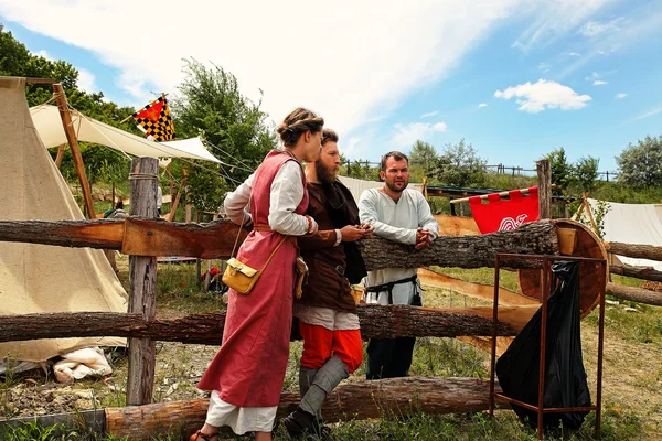 Vatra, Moldavia. 28 de junio de 2015. Festival Medieval. Clubes históricos —  Fotos de Stock