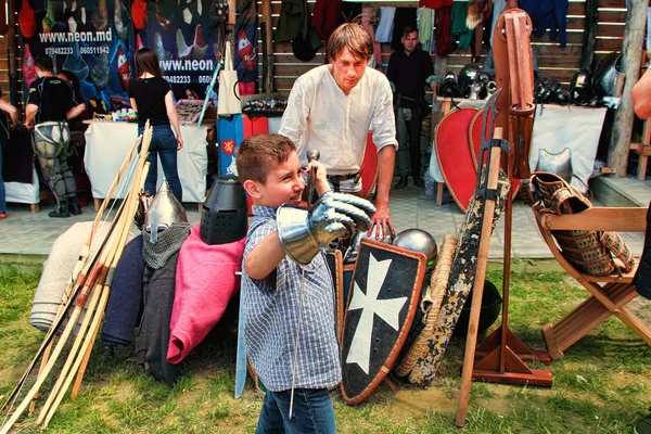 Vatra, Moldova. June 28, 2015. Medieval Festival. Spectators are — Stock Photo, Image