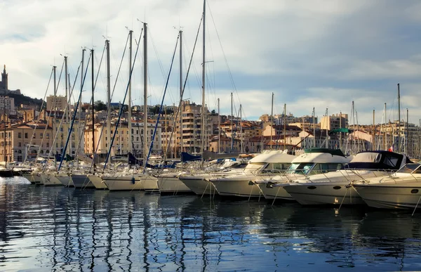 Frankrijk, Marseille-19 oktober 2015: oude haven (Vieux-Port). Mars — Stockfoto