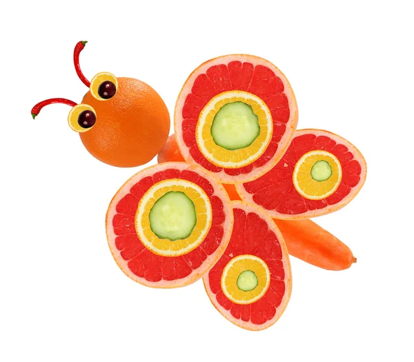 Yaratıcı yiyecekler kavramı. Komik küçük kelebek meyve — Stok fotoğraf