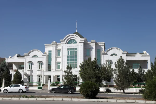 Aşgabat, Türkmenistan - 19 Ekim 2015. Tesisin pres için — Stok fotoğraf