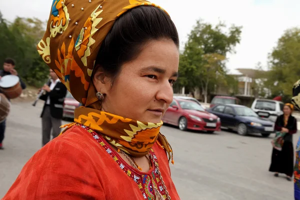 Kov-Ata, Turkmenistan-18 oktober: Porträtt av oidentifierade som — Stockfoto
