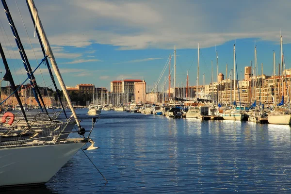 FRANCIA, MARSEILLE - 19 de noviembre de 2015: Puerto Viejo (Vieux-Port). Mar. — Foto de Stock