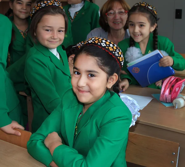 Ashgabad, Turkmenistan - November 4, 2014. Group of students in — Stock Photo, Image